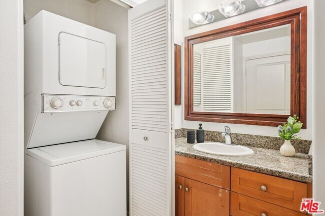 Building Photo - 100 S Alameda St