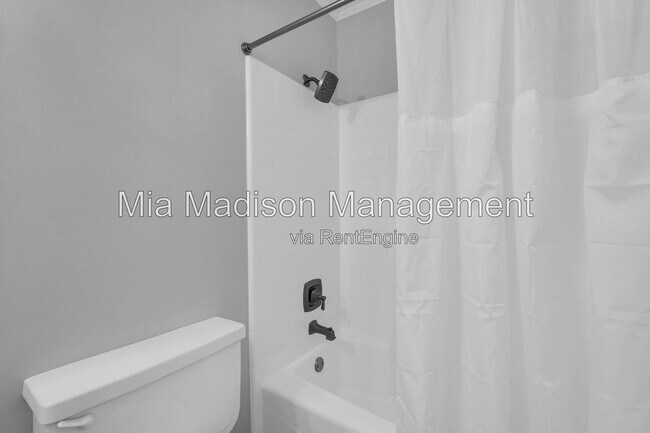 Building Photo - 111 E Mell St