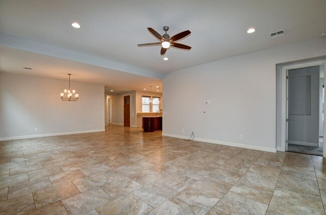 Building Photo - Well Appointed Home for Rent in Astoria!