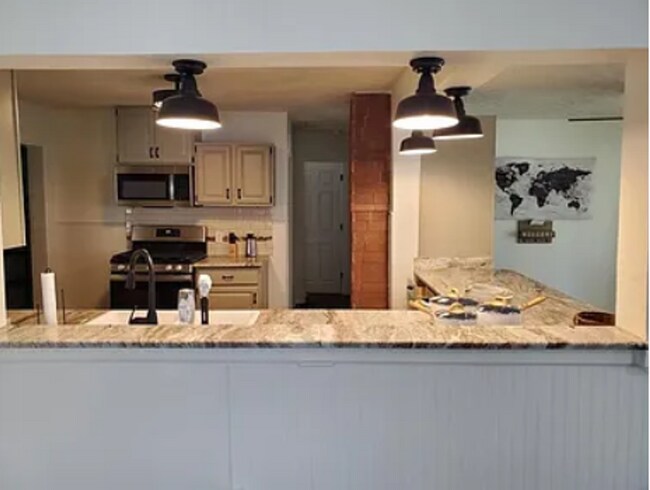 Building Photo - Cute 2 bedroom in South East Springfield