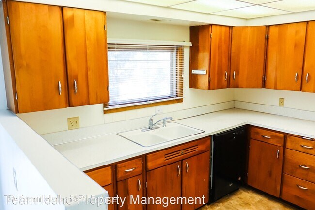 Building Photo - 7 br, 4 bath House - 1310 NE Williams