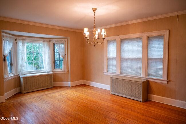 Building Photo - 1347 Union St