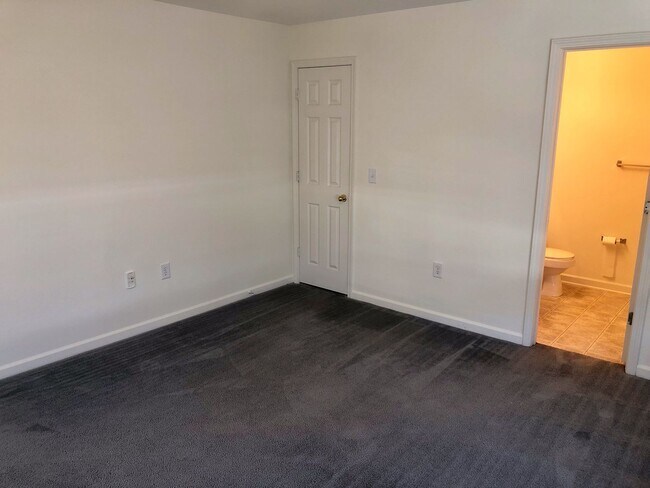 Building Photo - 146-K University Village
