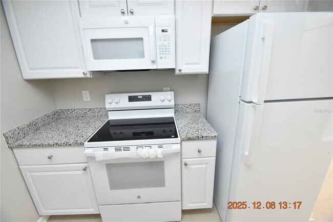 Building Photo - 705 2nd Ave NW