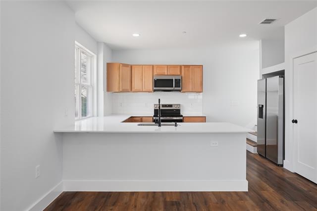 Building Photo - 401 Bryan St