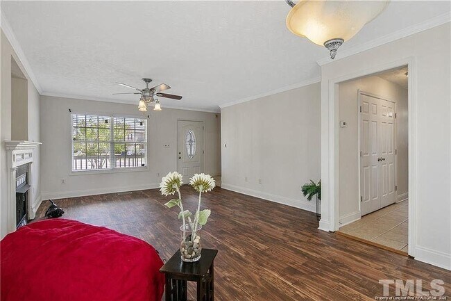 Building Photo - 1600 Silver Ridge Ct