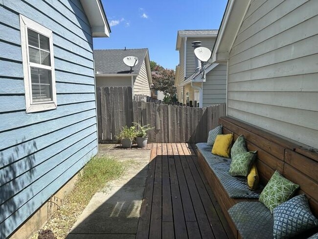 Building Photo - 2 Bed / 2 Bath Townhouse for Rent in Madison Alabama