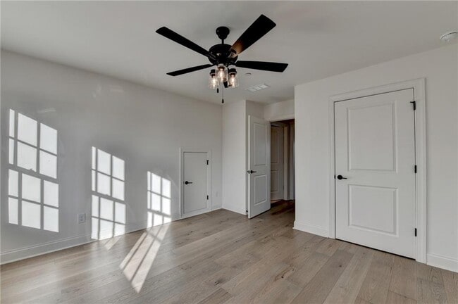 Building Photo - 435 Mayfair Ct