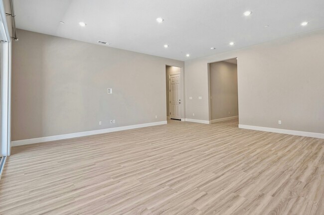 Building Photo - 2104 Day Lily Ave