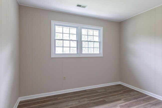 Building Photo - ONE YEAR LEASE WITH POSSIBLE LEASE PURCHAS...