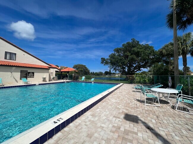 Building Photo - 2 Vía De Casas Sur