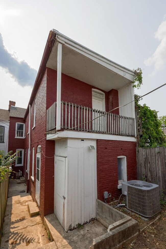 Building Photo - 611 S Prince St