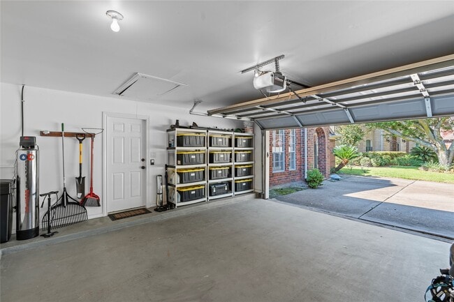 Building Photo - 14215 Scarborough Fair St