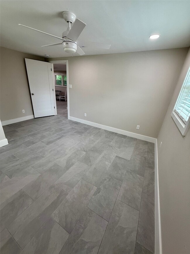 Building Photo - 602 Miles Dr