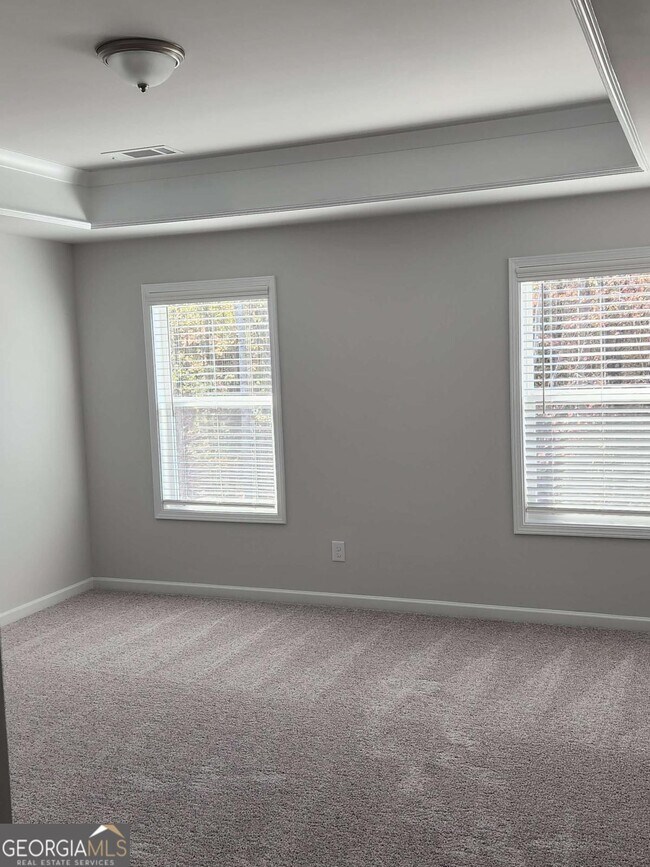 Building Photo - 3370 Westgate Park Dr