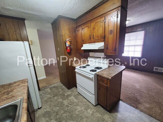 Building Photo - 2201 Apple Valley Rd