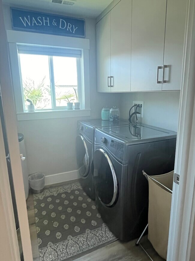 Building Photo - 55 E 700 S