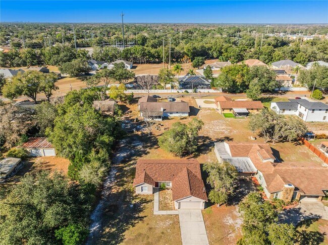 Building Photo - 2370 Pine St