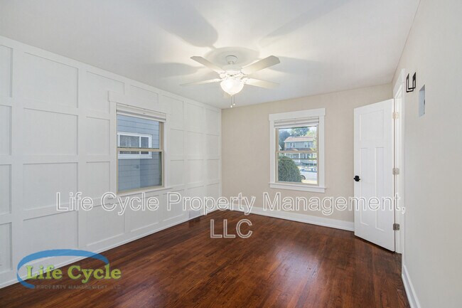 Building Photo - 1055 Lake Michigan Dr NW