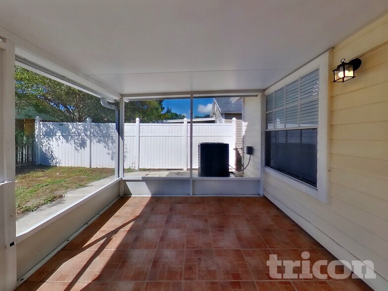 Building Photo - 1623 Chatham Cir