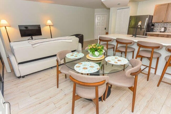 Building Photo - 1605 S US Hwy 1