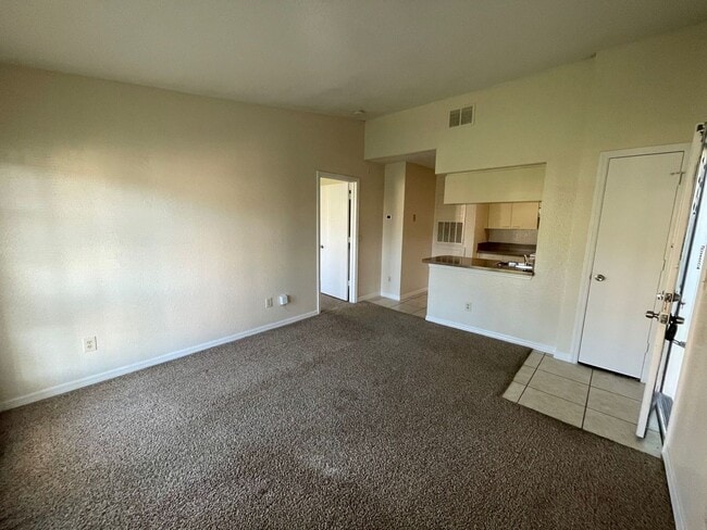 Building Photo - 2550 N Alafaya Trail