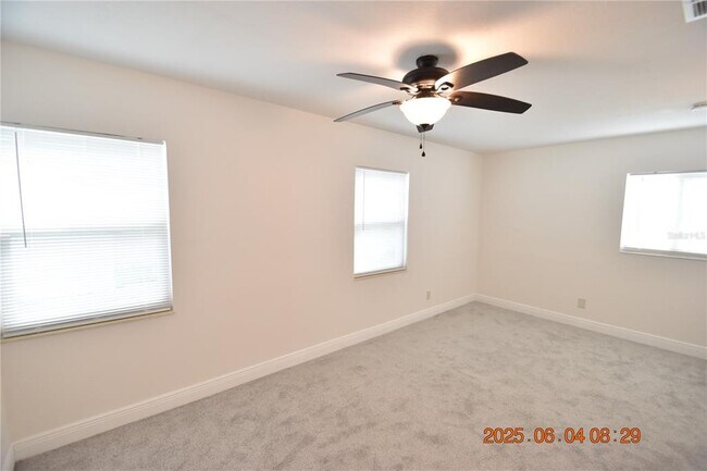 Building Photo - 417 Country Club Dr