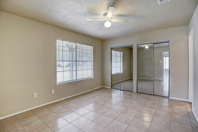 Building Photo - 2443 Autumn Springs Ln
