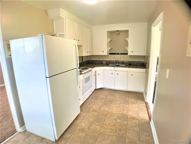 Kitchen - 1156 Moline St