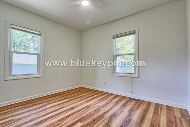 Building Photo - 4 Bedroom, 2 Bath Home with Primary on Main Floor, Basement and Large Fenced Yard