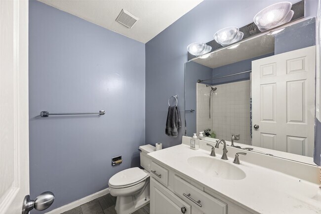 Building Photo - 810 Augusta Dr