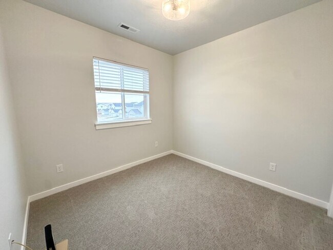 Building Photo - Prioritize comfortable living in this CBH home built in 2024!