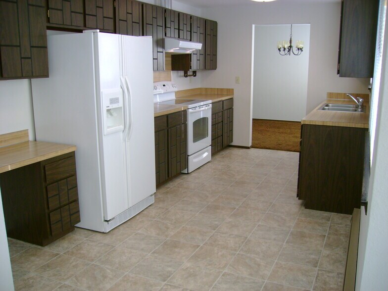 Building Photo - 1420 W 10th St