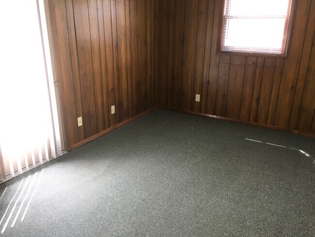 Building Photo - 617 N 3rd Ave