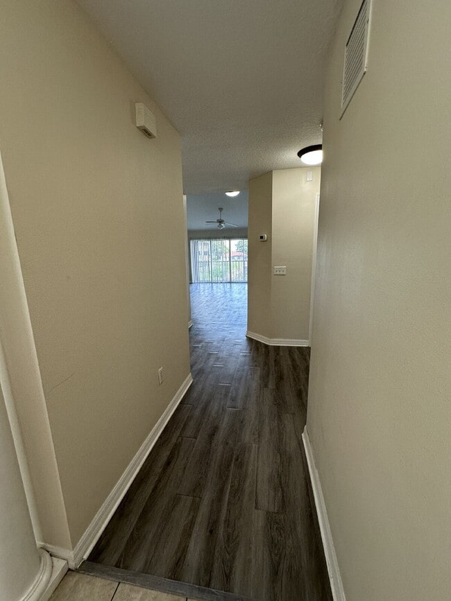 Building Photo - "Charming 2-Bed, 2-Bath Retreat with 1212 ...