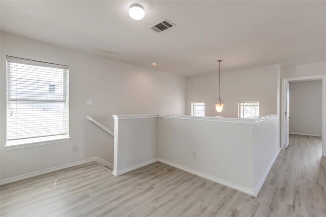 Building Photo - 3207 Barksdale Dr