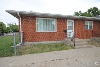 Building Photo - Well cared for East End Duplex