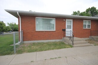 Building Photo - Well cared for East End Duplex