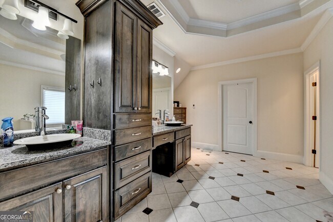 Building Photo - 11037 Estates Cir