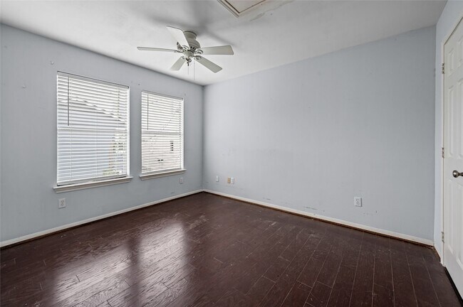 Building Photo - 2142 Sul Ross St