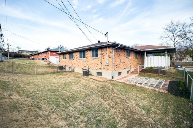 Building Photo - 10235 Jeffleigh Ln