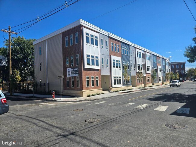 Building Photo - 200 Hamilton Ave