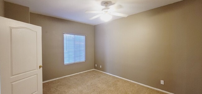 Building Photo - 1900 N Torrey Pines Dr