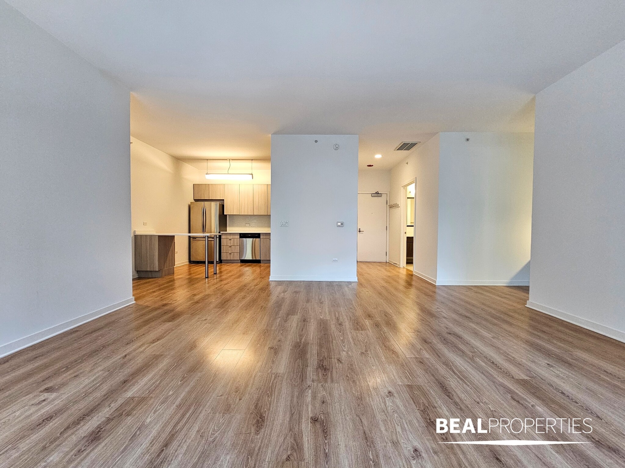 Building Photo - 548 W Webster Ave