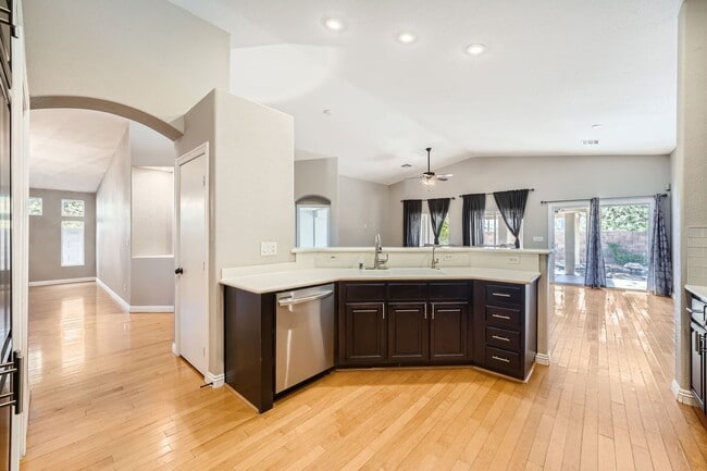 Building Photo - Great Henderson Single Story Home