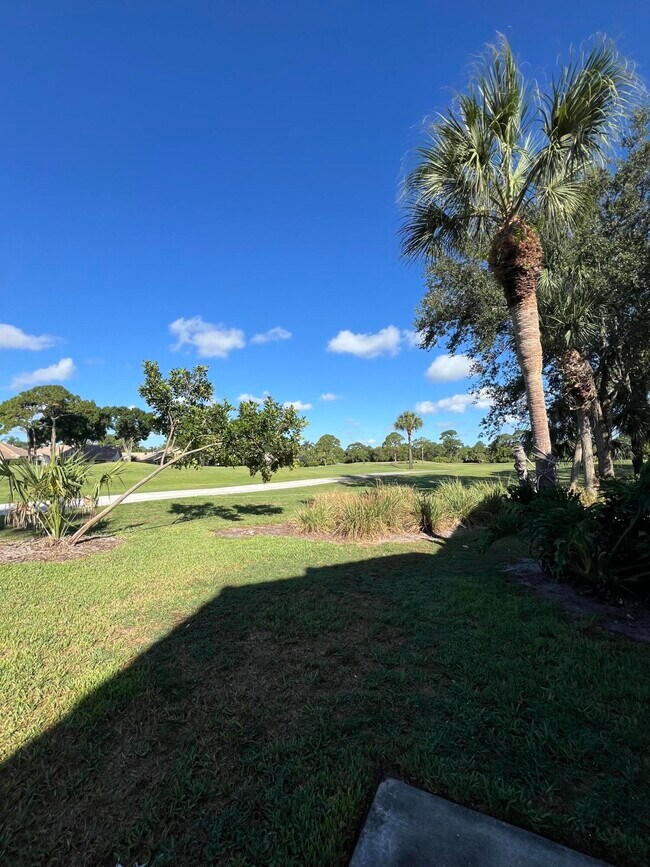 Building Photo - 161 SW Palm Dr