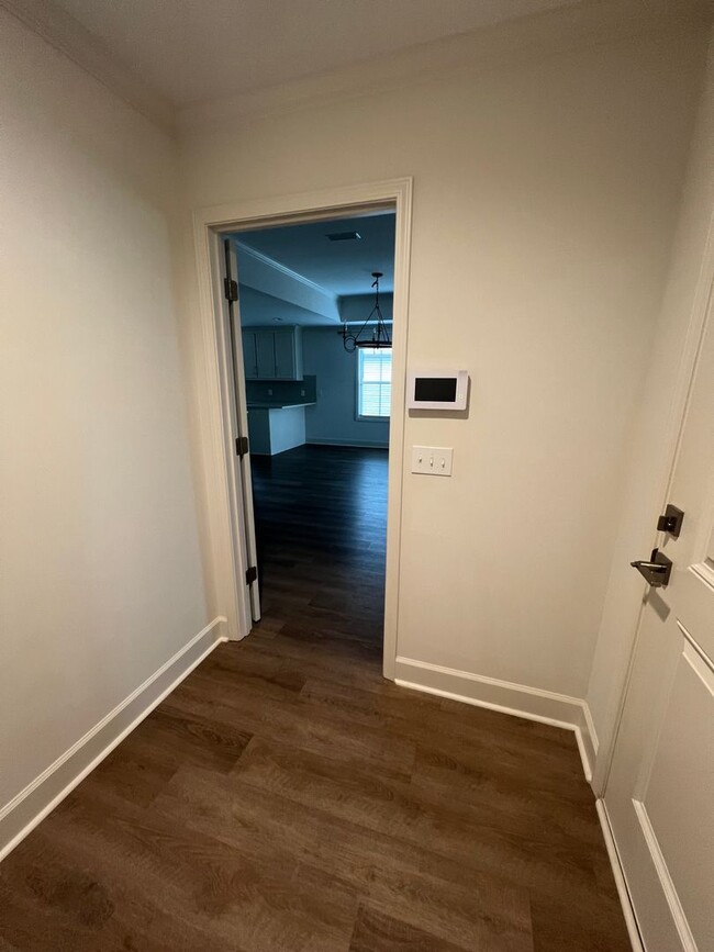 Building Photo - Available May!