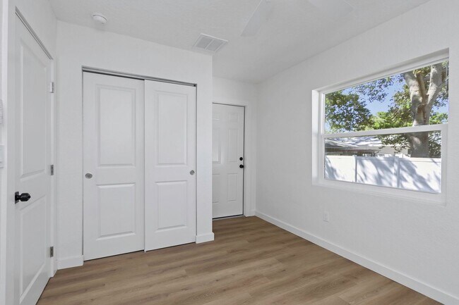 Building Photo - 2710 Boca Ciega Dr N