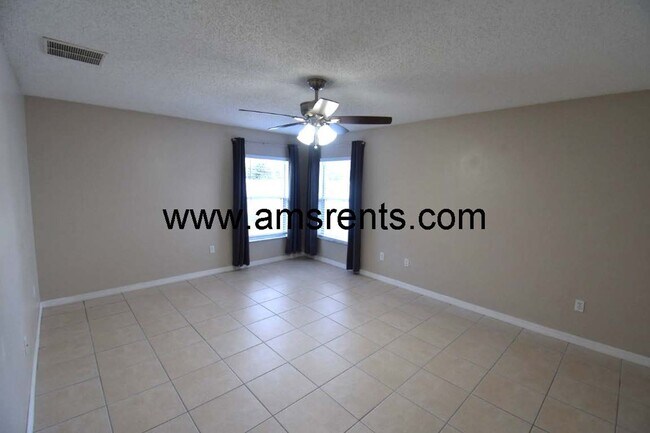 Building Photo - Spacious 3 bedroom 2 bath in Poinciana