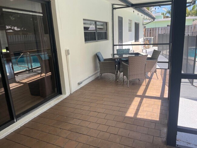 Building Photo - 2620 NE 19th St